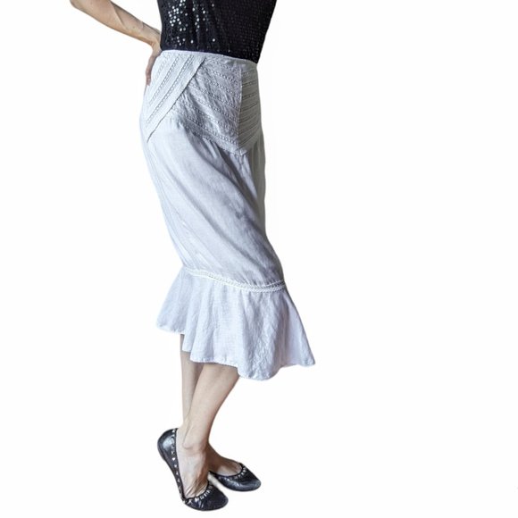 Romantic white linen pencil fishtail skirt with lace details - Picture 4 of 15